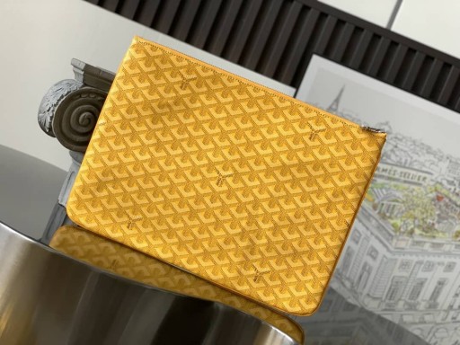 Senat Pouch GM Buí