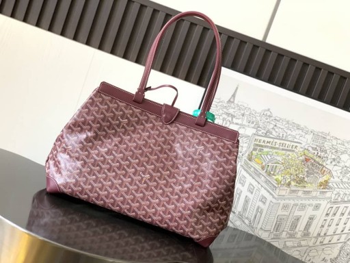 Bellechasse Biaude PMバッグ-ブルゴーニュ