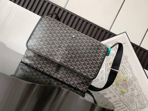 Capetien MM Messenger Bag Svart