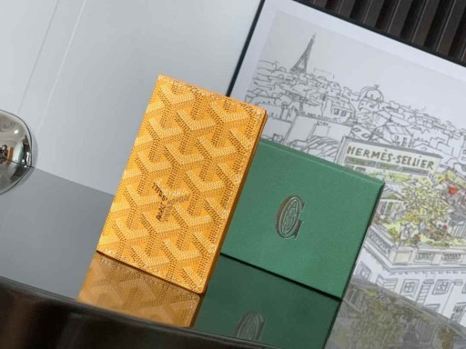 Saint-Pierre De La Tarjeta Monedero Amarillo