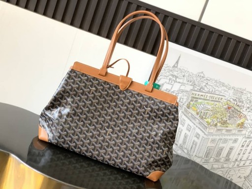 Bellechasse Biaude PM Laukku Black & Tan