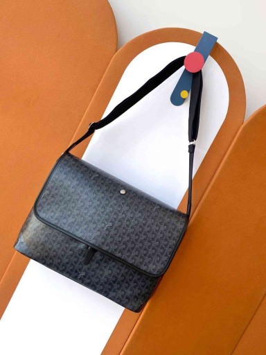 Capetien MM Messenger-Laukku Jet Musta